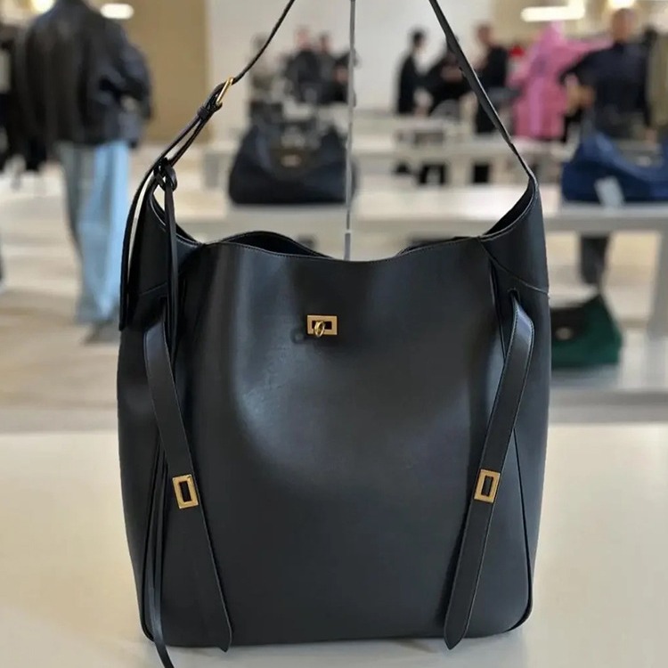 Instagram beliebte lässige vielseitige Gürtelschnalle Einzel-Schulter-Handtasche Achselhöhle Eimer Tasche 2024 Herbst / Winter neue Artikel_voghion.com