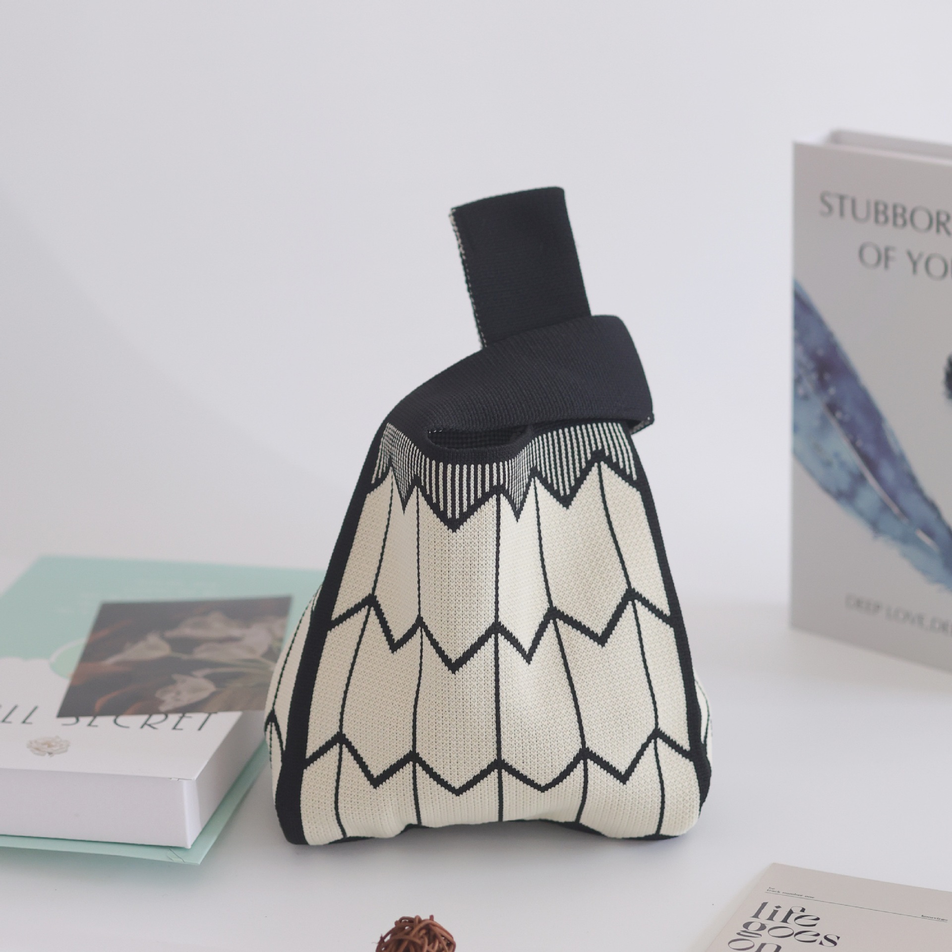 흑백 큐피드 화살표