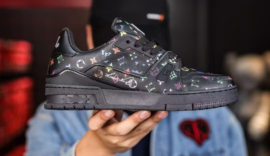 2025 lujo ligero L nicho marca de moda V caucho vacío cabeza de cuero zapatos de hombre deportivos casuales versátiles zapatos de mujer skate cross-border