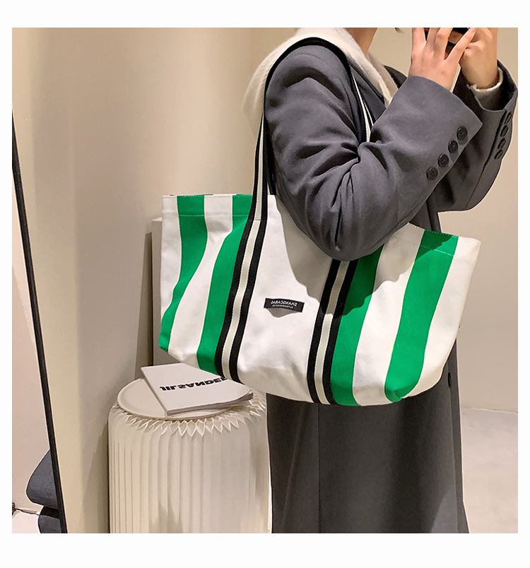 Canvas Large Capacity Fashion Striped One-shoulder Underarm Bag Autumn And Winter Texture Sports Tote Bag display picture 5