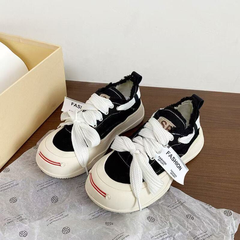Zhao Lusi's Niche Design Round Toe Open-mouth Smile Canvas Shoes Women's 2024 New Thick-soled Casual Board Shoes