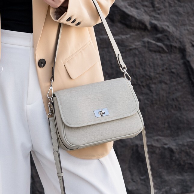 First-Layer Cowhide Leather Bag 2025 New Model Women's Genuine Leather Shoulder Crossbody Bag with a High-End Feel, Versatile for Commuting, Underarm Bag