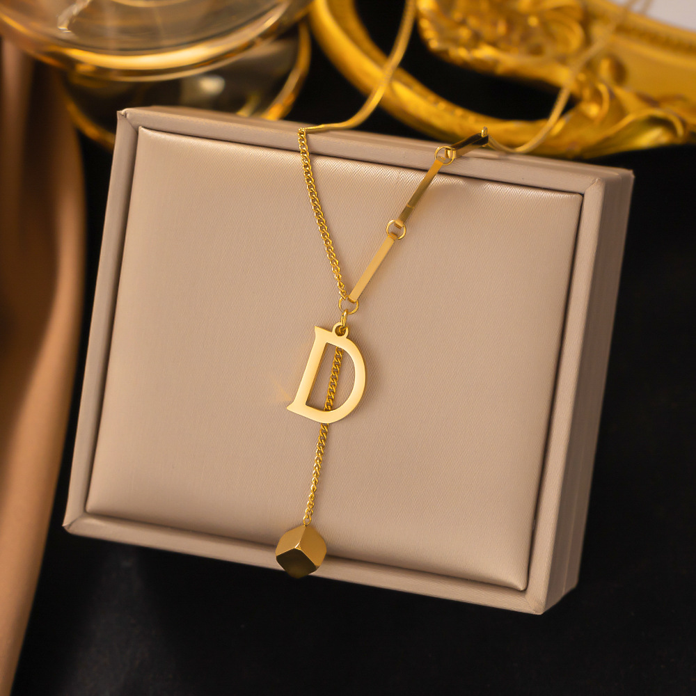 Collar al por mayor transfronterizo de las mujeres que no se desvanece elegante de lujo exquisito Acero de titanio nuevo nicho de las mujeres cadena de la clavícula de la moda del todo fósforo