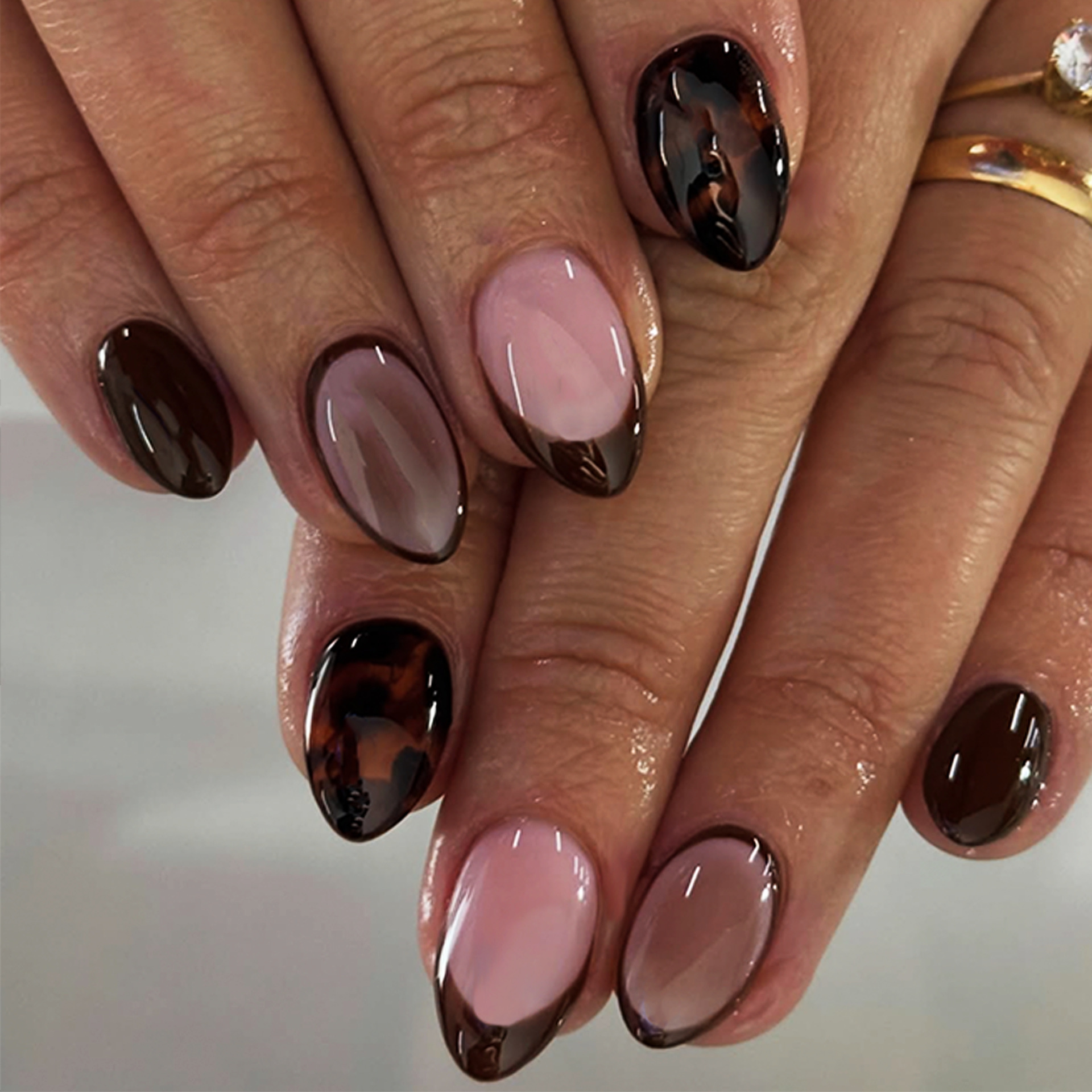 Lefan Manicure Autumn/Winter Tortoiseshell Amber Leopard Print French Style Wearable Nails Simple Short Almond Nails Finished Nail Pieces Wholesale