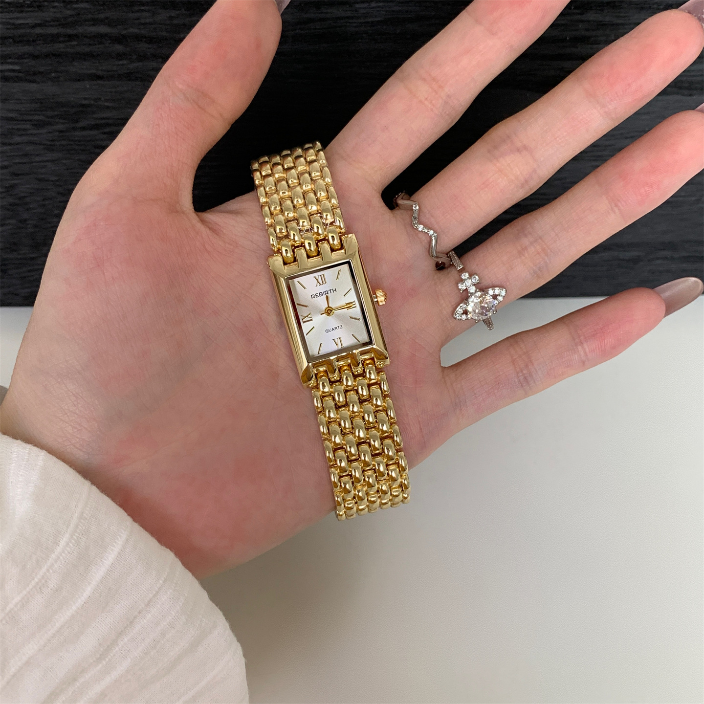Women’s Rectangular Gold Quartz Watch With Stainless Steel Strap_voghion.com