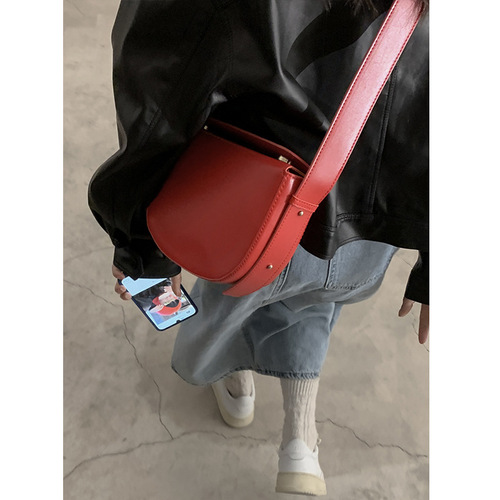 Red PU Bag for Women 2024 New Fashion Trend Retro Saddle Bag Unique and Versatile Ins Shoulder and Crossbody Bag for Women
