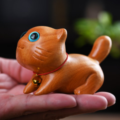 Tang wood carved self-confident cat solid wood handle piece, hot-selling in scenic area, cute cartoon-style small kitten, suitable for both men and women to carry and play with