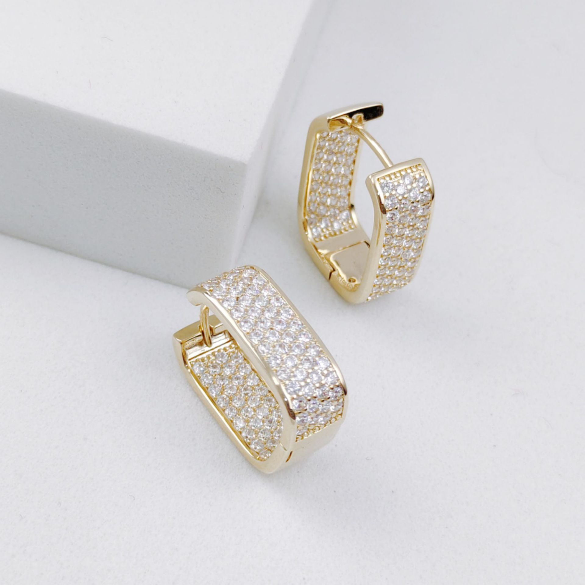 Autumn And Winter New Trend Personality Full Diamond Square Copper Earrings display picture 5