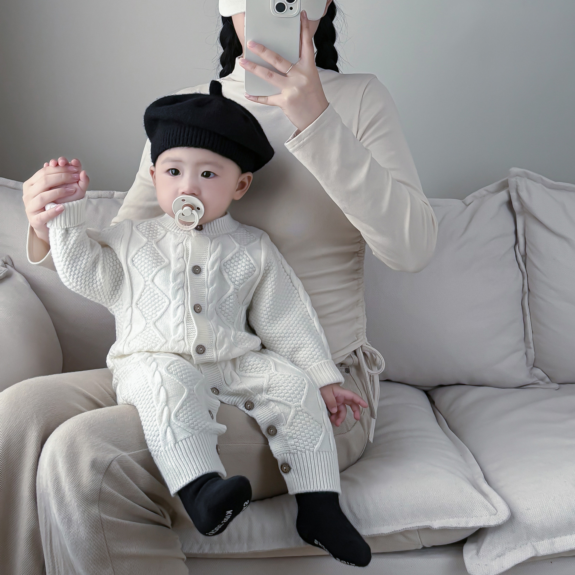 Conjunto de otoño e invierno de una pieza de punto para bebé de estilo coreano para niños y niñas, mameluco largo de punto grueso, súper lindo y elegante para salir.