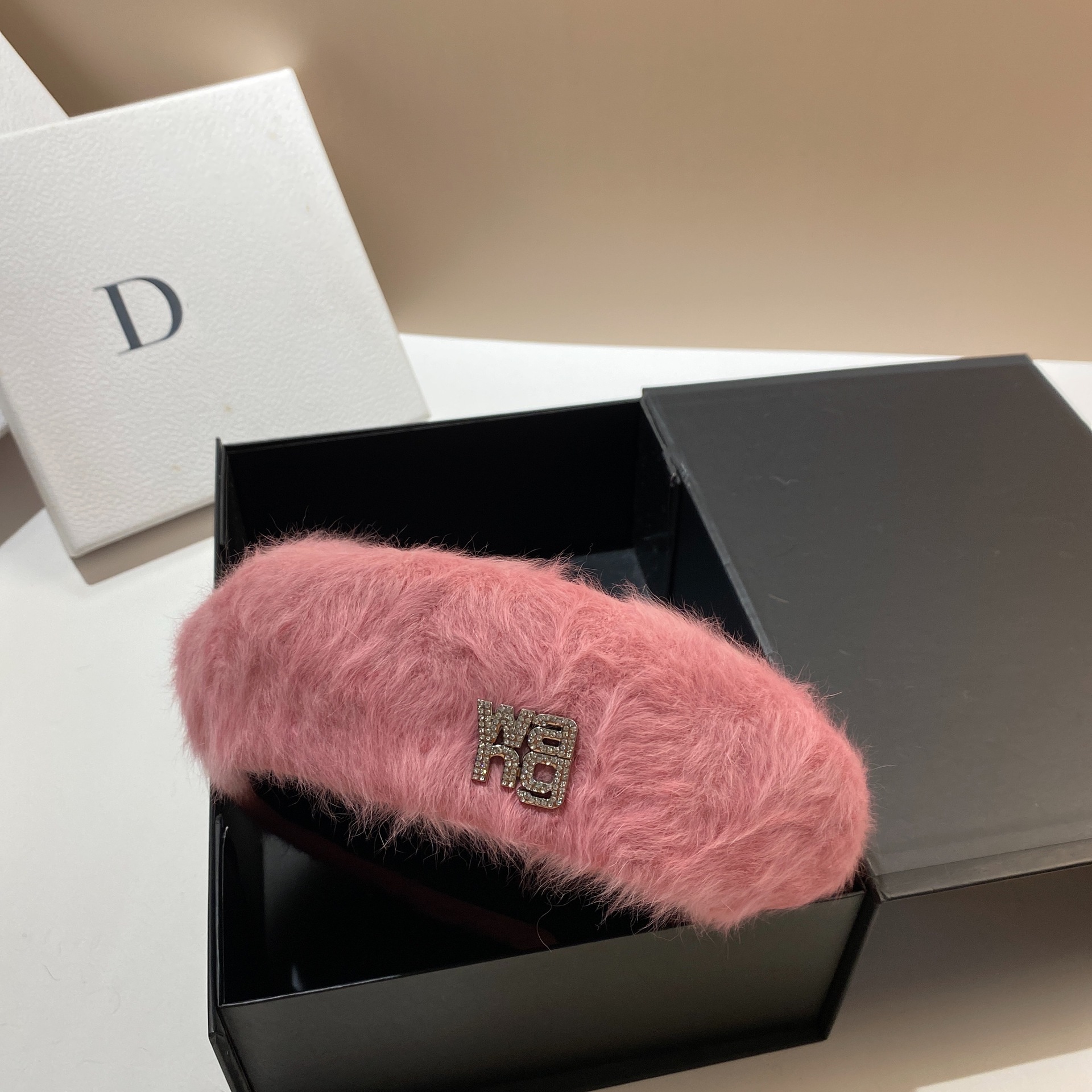 Rabbit hair beret women's Korean version autumn and winter plush diamond inlaid king octagonal fashion socialite style_voghion.com