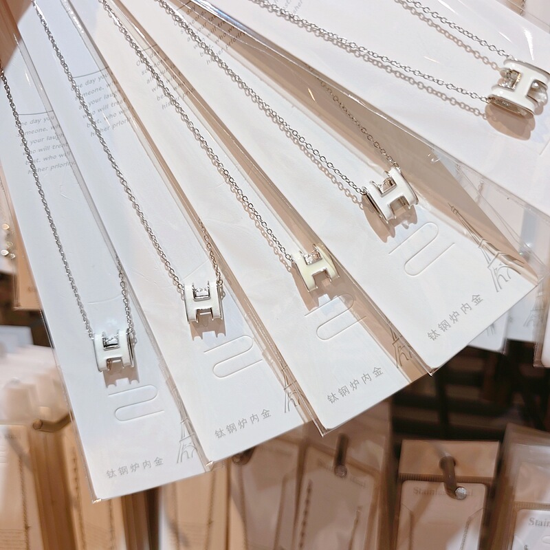 Cross-Border Popular H Letter Necklace for Women, Summer Niche Design Titanium Steel Necklace, Letter Necklace, Big Brand Necklace