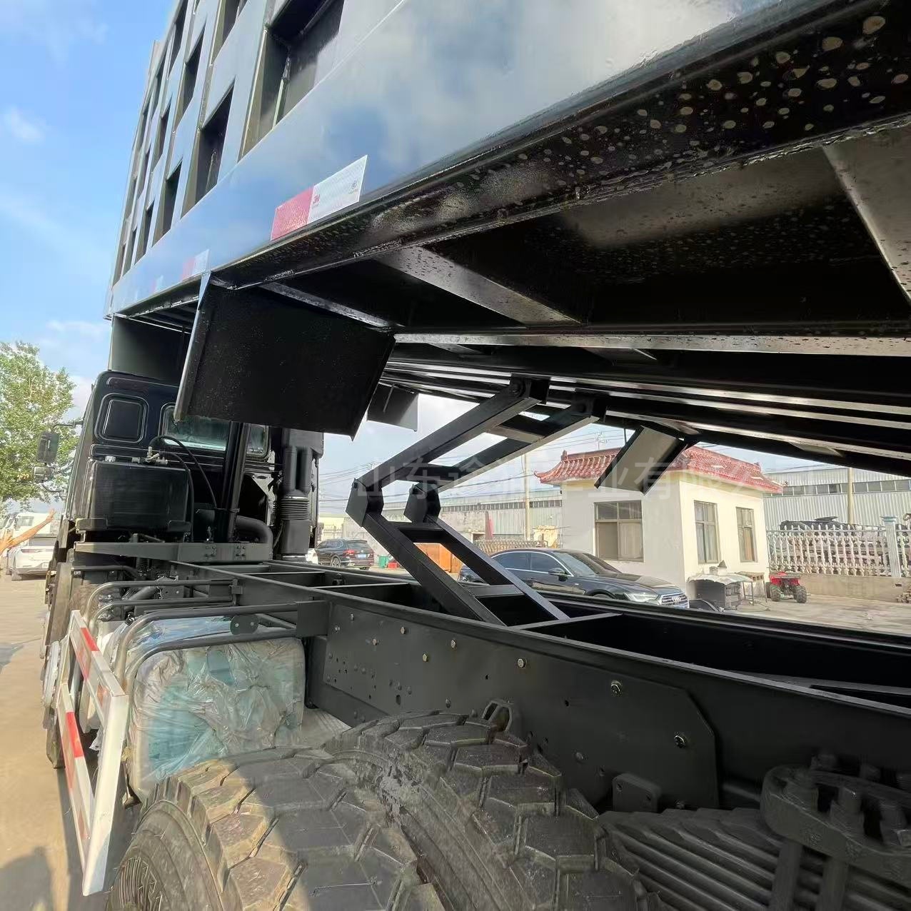 Sinotruk Howo Front-Four-Wheel-Drive and Rear-Eight-Wheel-Drive Dump Truck, 90% New, 8×4 Dump Truck, 371/375 Horsepower Engineering Dump Truck