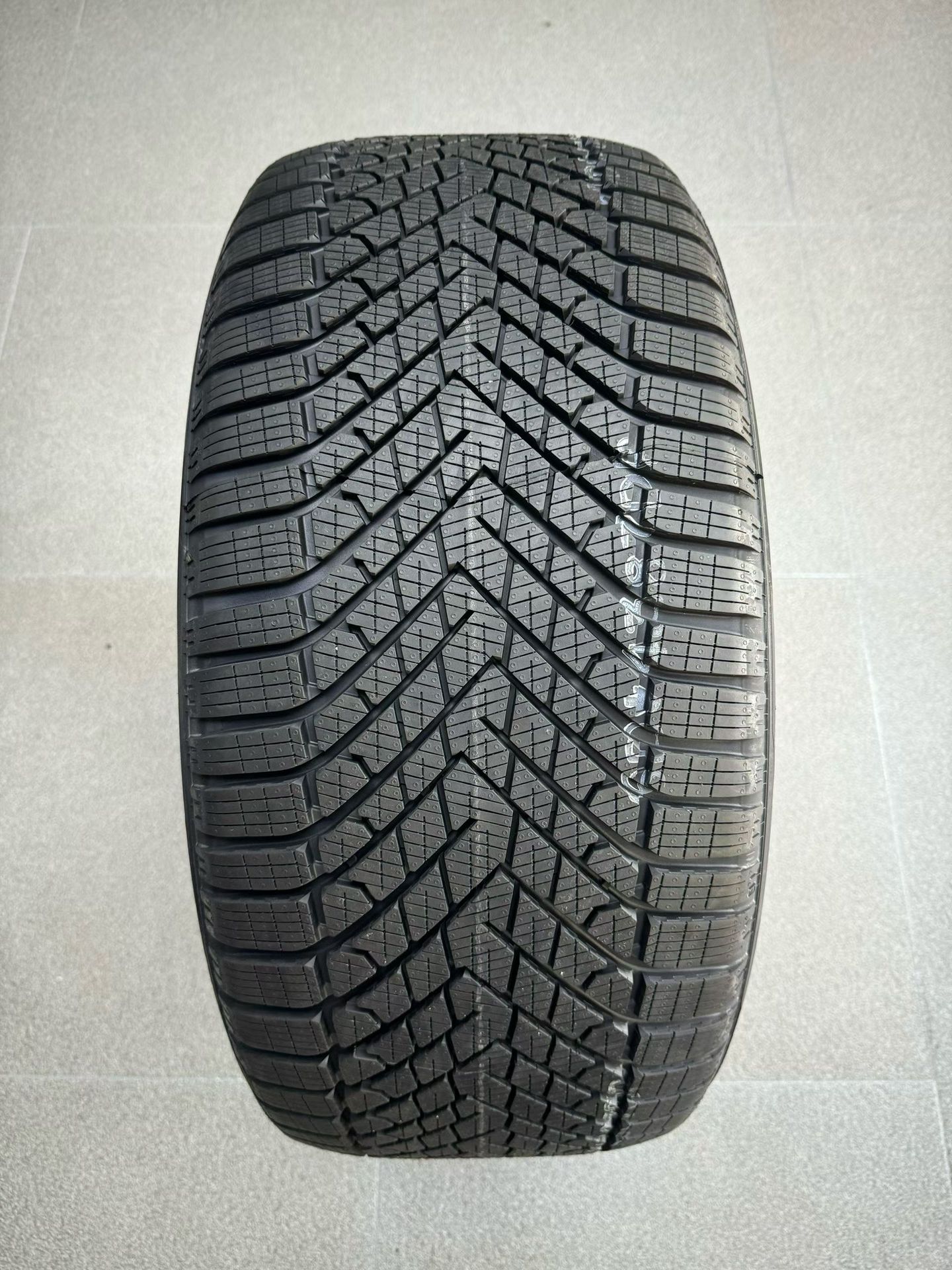 Genuine Pirelli winter tires, imported from Germany, with run-flat technology, size 285/45R21, 113V, XL