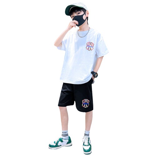 Children's Outfit Set for Boys: Middle Size, Trendy Summer Short-Sleeve T-Shirts, Sporty and Casual Two-Piece Set