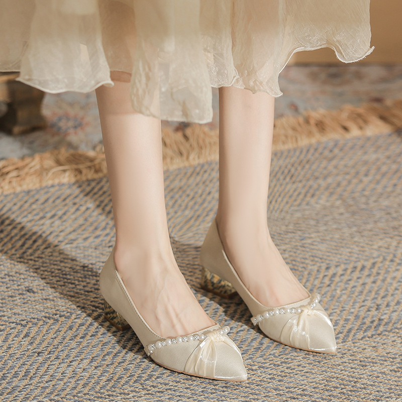 Yb-A16 Large Size High Heels Women's Thick Heel Wide Fat Feet Pearl Banquet Low Heel Bridesmaid Pointed Toe Flats Small Size Shoes