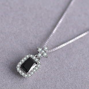 Flash Diamond perfume bottle necklace women's high-grade clavicle chain simple elegant light luxury niche ins Internet celebrity pendant jewelry
