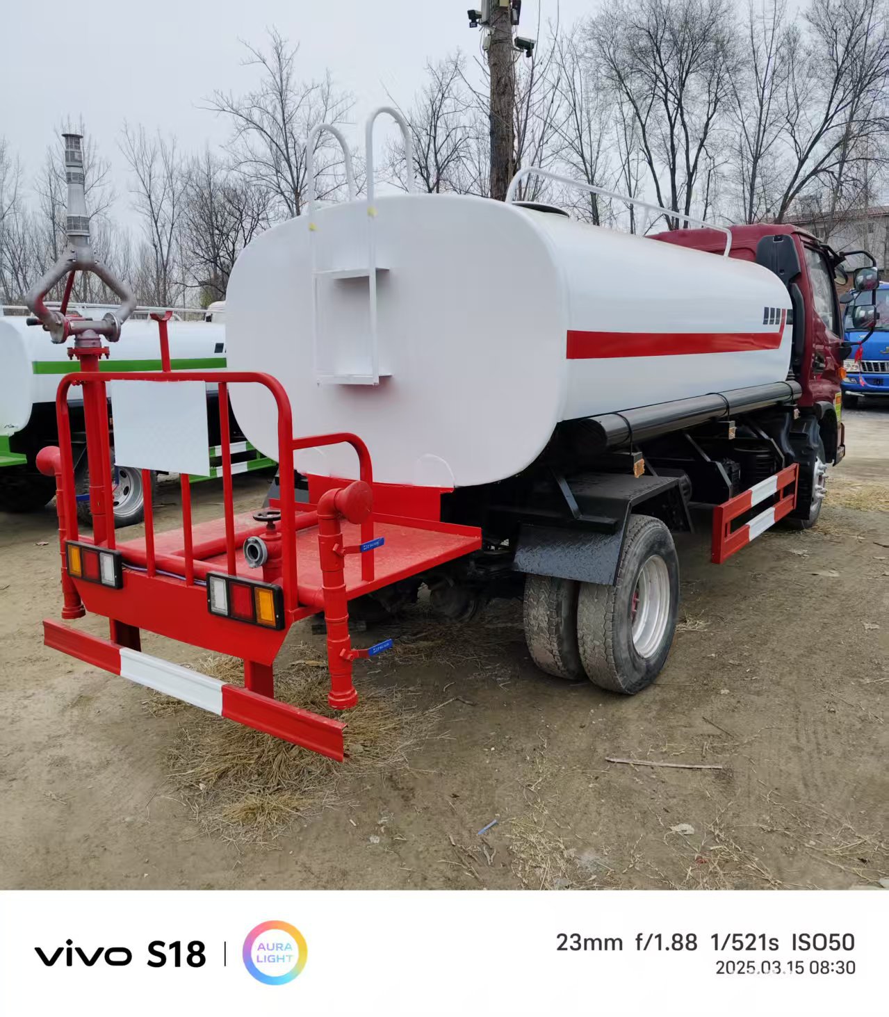 Dongfeng 13-Cubic Meter Sprinkler Truck, Large Sprinkler Truck, Fog Cannon Sprinkler Truck, Can Wash Trees, Irrigate Orchards, Sprinkler Truck