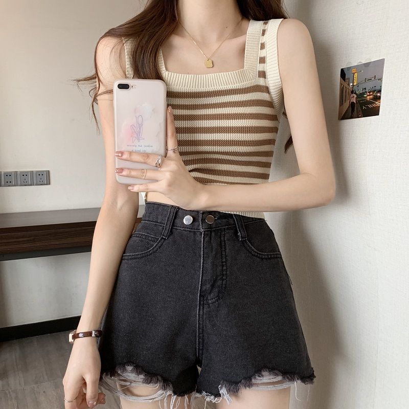 Summer retro short knitted fashionable top with cups sleevless