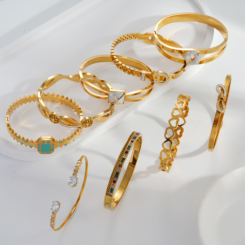 European and American Popular Design, Gold-Plated Zirconia Three-Dimensional Bracelet for Women, Fashionable and Elegant Adjustable Clasp Bracelet Wholesale