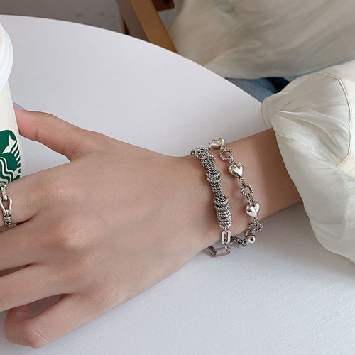 Vintage heart fringe bracelet for women, INS-style niche design, exquisite cold breeze style, 925 pure silver, light luxury, high-end jewelry.