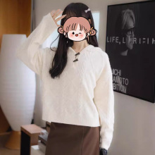 毛嘟嘟2024秋冬新款牛角扣连帽针织衫女宽松软糯短款毛衣套头衫