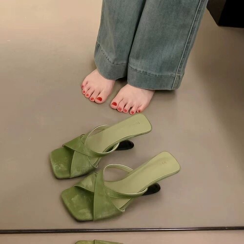 French high-heeled niche design sandals, 2025 new style, matches skirts, lifts the legs, shows long legs, square head, open-toe sandals