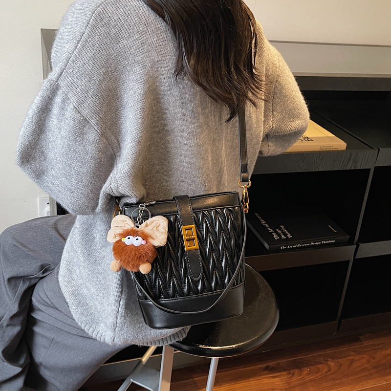 Bolsa de cubo francesa Xiaozhongling, mujer otoño-invierno 2025, nuevo bolso de teléfono móvil, bolso de hombro exterior