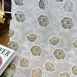 现货全涤镂空绣花布 高亮丝底玫瑰花婚纱礼服头纱发饰绣花面料