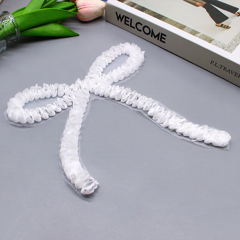 �������Ƶ�����ɴ��������������װ�ΰ�ɫ�����Ḩ�Ϸ�������