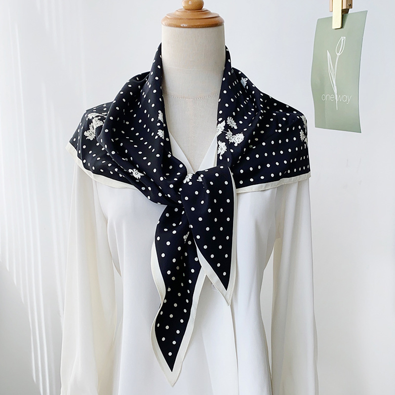Bufanda triangular con estampado de lunares de sentido simple y avanzado, estilo literario coreano, bufanda de viaje de moda para damas, bufanda triangular delgada