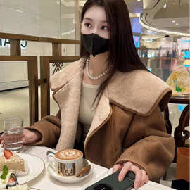 卡其色皮毛一体外套女秋冬2023新款气质名媛独特高级感上衣短款