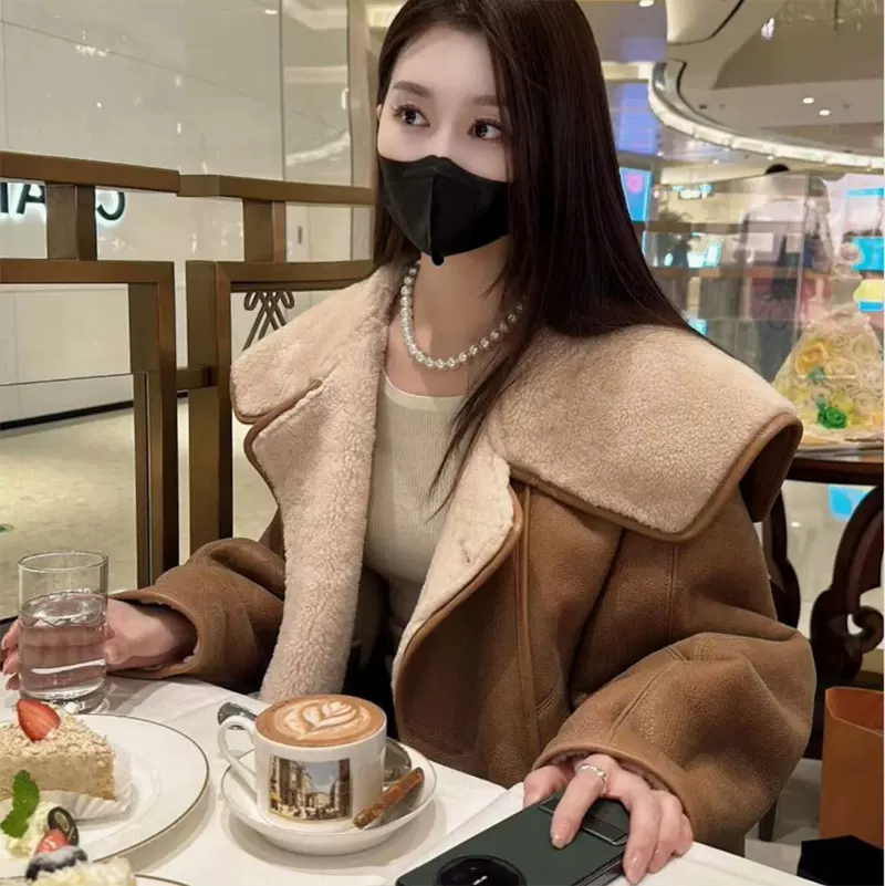 卡其色皮毛一体外套女秋冬2023新款气质名媛独特高级感超好看上衣