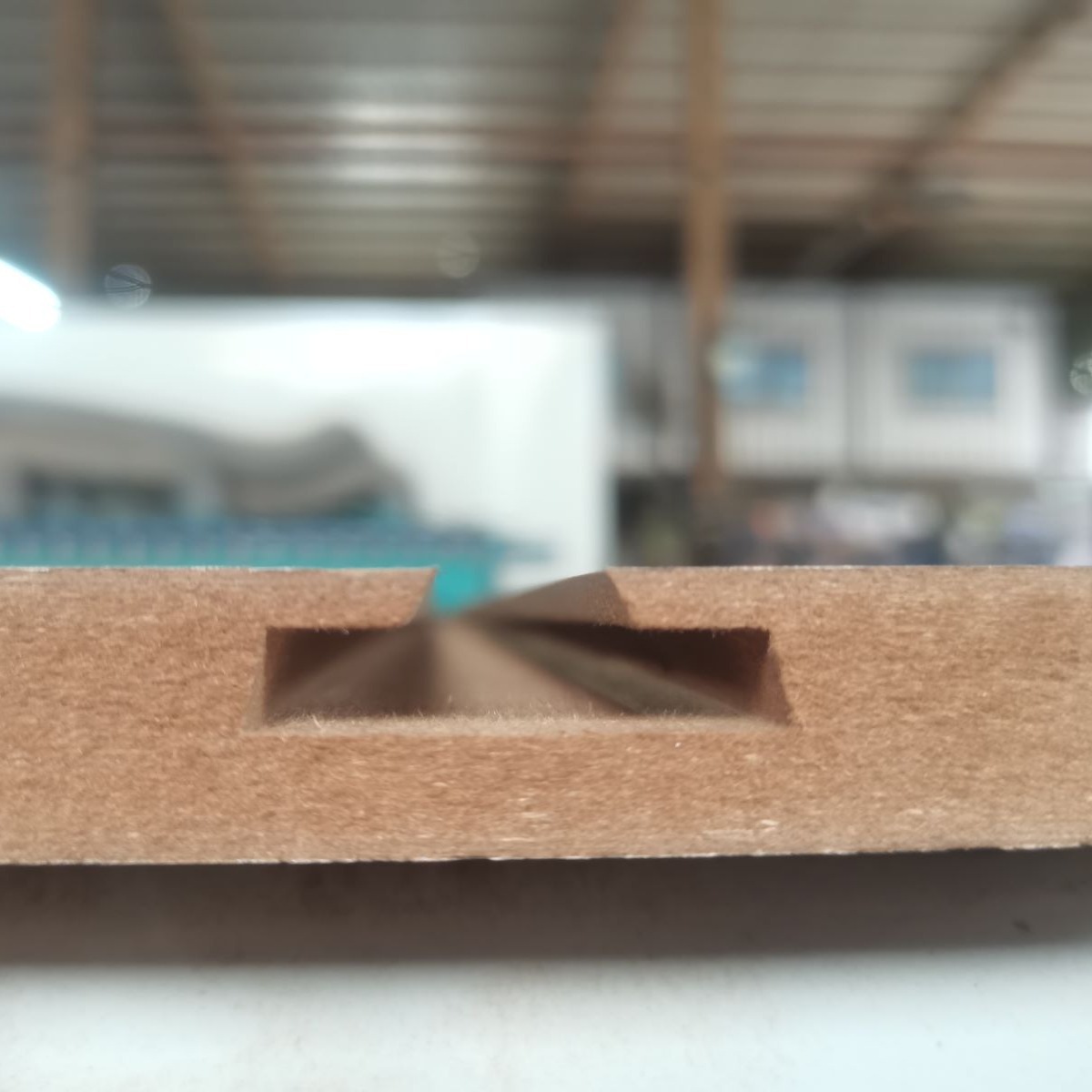 腾锐定制输送式开槽机结构T型木工槽板密度板半自动T型槽机开槽机