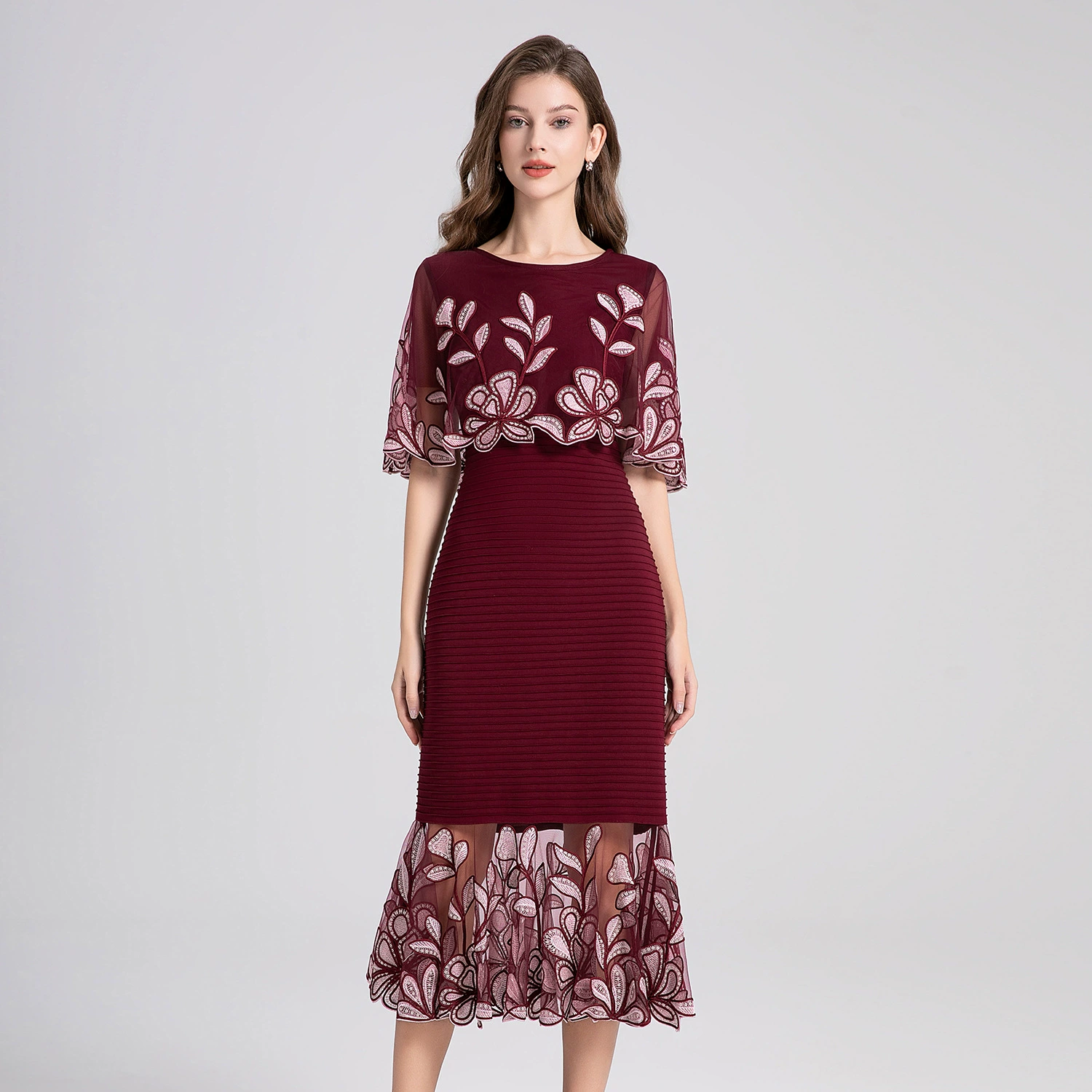 Новое осеннее и зимнее высококлассное платье с тяжелой промышленностью с вышивкой