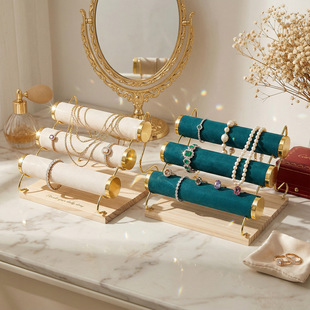�F؛�����������Cչʾ���Fˇ��朔[�����A���ֱ��ִ��ռ{�����