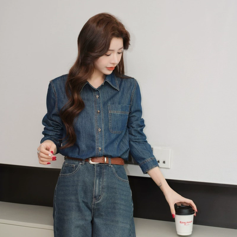 Наденьте внутри ретро-гонконгский стиль рубашки женский 2025 новый стиль с длинными рукавами дизайн джинсовая рубашка топ