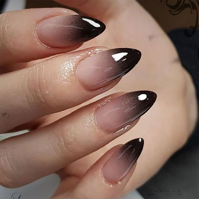 30 pieces of black gradient wear armor European and American Halloween nail art short almond repeatable nail piece fake nails