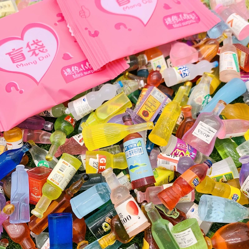 Популярные игрушки-сюрпризы в слепых пакетах: искусственные напитки, винные бутылки, аксессуары из смолы, материалы для DIY, кремовый клей, чехлы для телефонов, заколки для волос, нашивки.