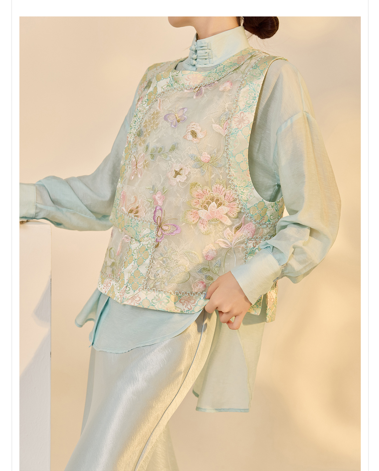 Áo vest gile nữ lụa tơ tằm thêu họa tiết cổ tròn không tay phong cách Trung Hoa mới ZX N6021 — màu xanh nhạt chi tiết 17