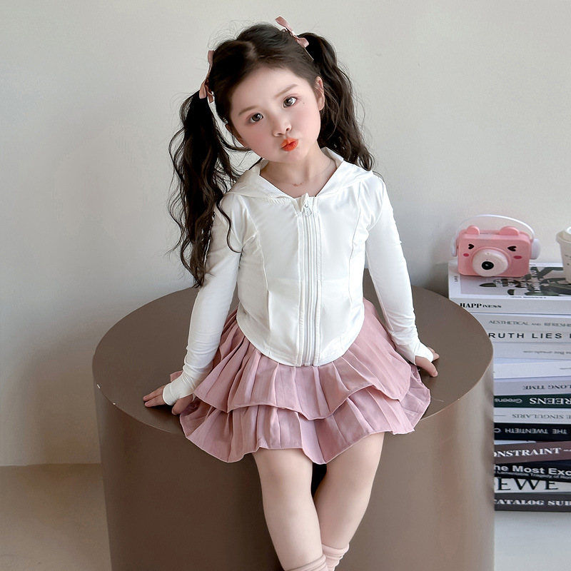 Ropa de protección solar para niñas verano 2025 nuevo estilo para niños, ropa occidental, seda de hielo, abrigo de protección UV al aire libre para bebés femeninos