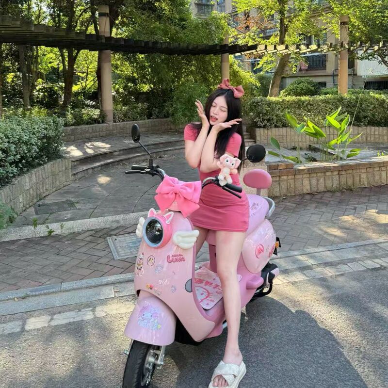 かわいい漫画アニメ車のボディステッカー立体弓高価値電気自動車のテール装飾|undefined