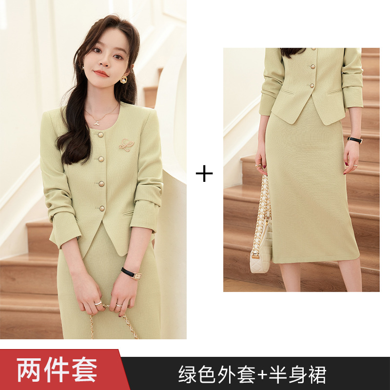 녹색 재킷 + 스커트