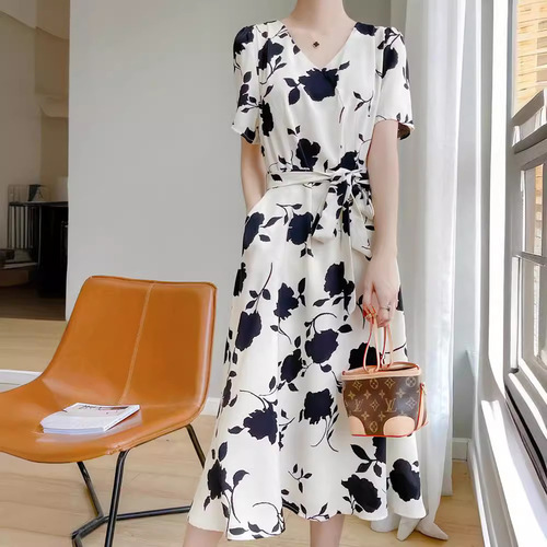 Smooth satin V-neck dress for women, new fashion short-sleeved tie waist slimming, stomach-hiding long dress, floral print dress
