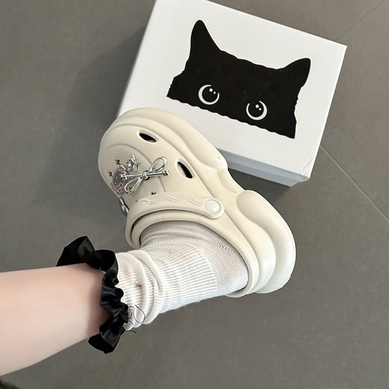 Cute Doll-Style Clogs for Women, 2026 Summer Fashion, Trendy Outdoor Wear, Internet Celebrity Hot Item, Beach Niche Design, Closed-Toe Slippers