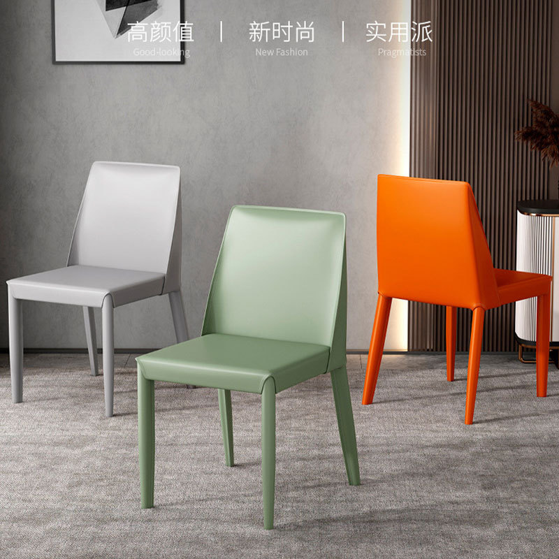 Mesa y silla de comedor de comedor moderno y simple, silla de cuero de diseño respaldo, silla de silla de aire industrial, exportación gruesa y minimalista