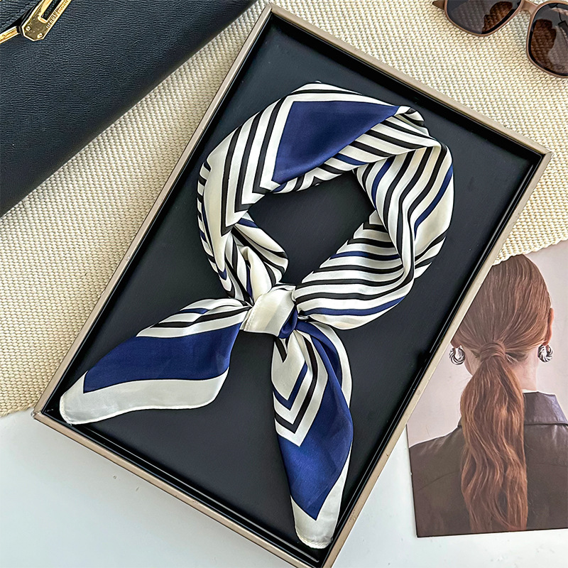 Bufanda de seda, bufanda cuadrada pequeña, sensación de alta gama, nuevo bolso de todo fósforo, pañuelo en la cabeza, cinturón para el cabello con camisa, bufanda decorativa, chal pequeño