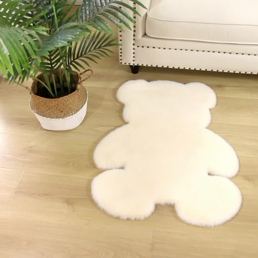 Alfombra de piel sintética de conejo de Amazon, diseño de dibujos animados, para sofá, dormitorio, mesita de noche, ventana, habitación infantil, alfombra de suelo de peluche, bonita y divertida image 3