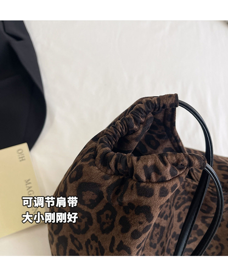 Túi tote nữ họa tiết vằn báo cỡ lớn, túi xách tay đi làm đi học chất liệu da lộn mềm — vằn báo chi tiết 5