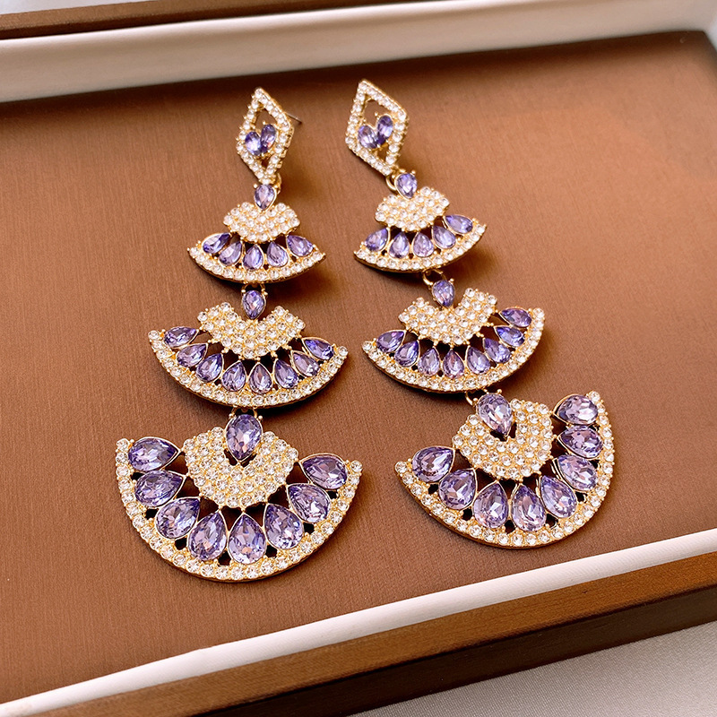 Agujas de plata transfronterizas flores de zircón aretes de bordillo estilo de moda pernos de auriculares lujosos de alto nivel de diseño de auriculares nicho