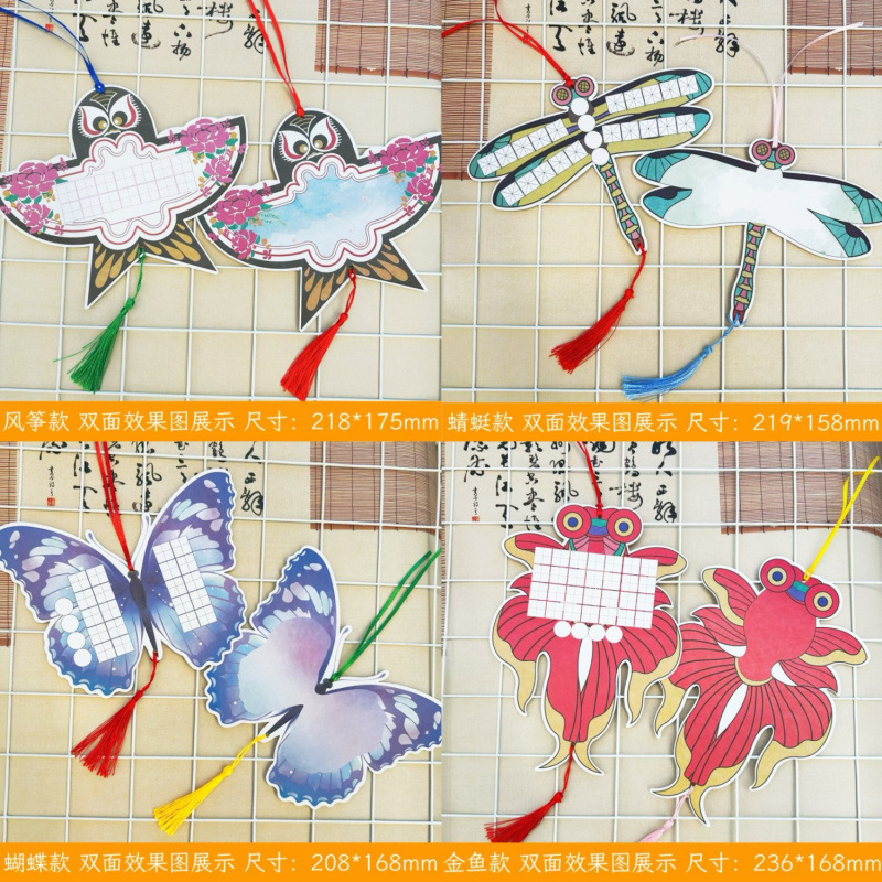 本香クラスの作品展示壁には小学生の硬筆書道紙が貼られています。|undefined